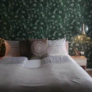 Maurers Schlierseetraum 1 Hochwertige Erdgeschosswohnung Mit Allen Raffinessen Erfreut Sich Auch Urlauber Idealerweise Für Paar Mit Kindern Geeignet Und Vierbeiner Dank Des Tollen Zauns Auf Der Terrasse Stylisch Und Edel Von Der Ausstattung Mit 64 Qm Schliersee